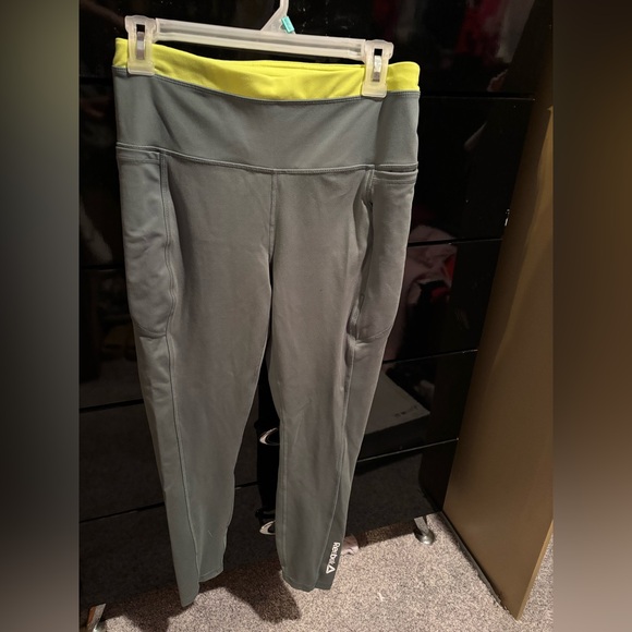 Reebok Two Tone Green Workout Leggings in Size Medium - Picture 5 of 5